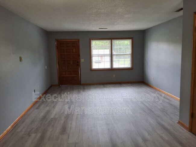 Building Photo - 465 S Atcher St