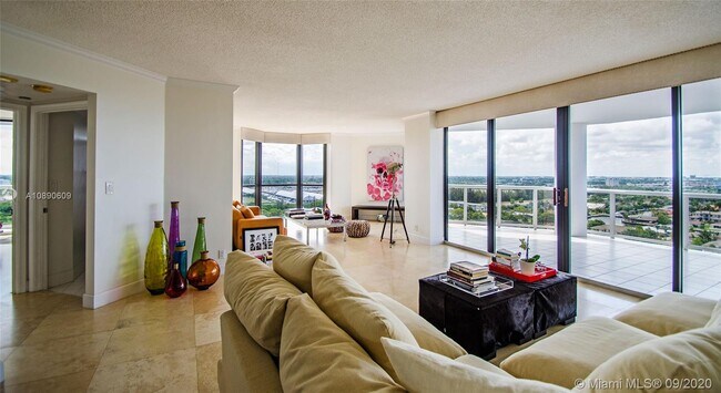 Building Photo - 3598 Yacht Club Dr