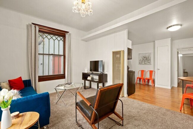 Foto del edificio - 302 E 30th St