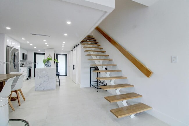 Building Photo - 6901 Edgewater Dr