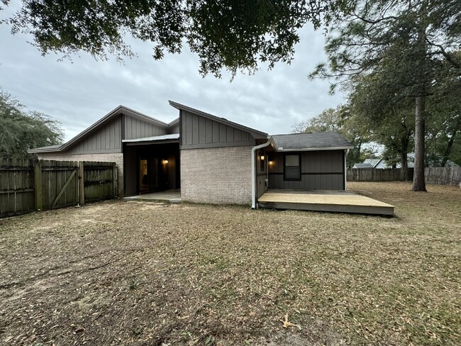 Building Photo - 3 Bedroom, 2 Bathroom Rental in Pensacola ...