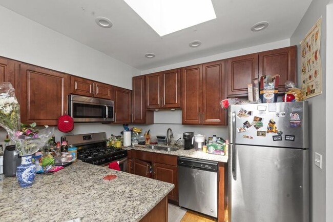 Foto del edificio - 3 bedroom in Chicago IL 60613