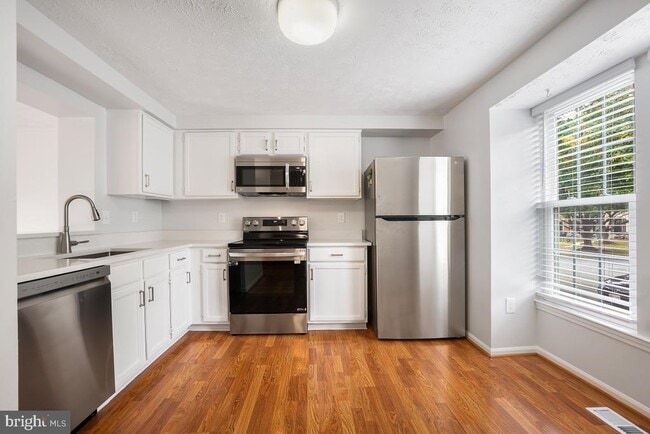 Building Photo - 529 Coral Reef Dr