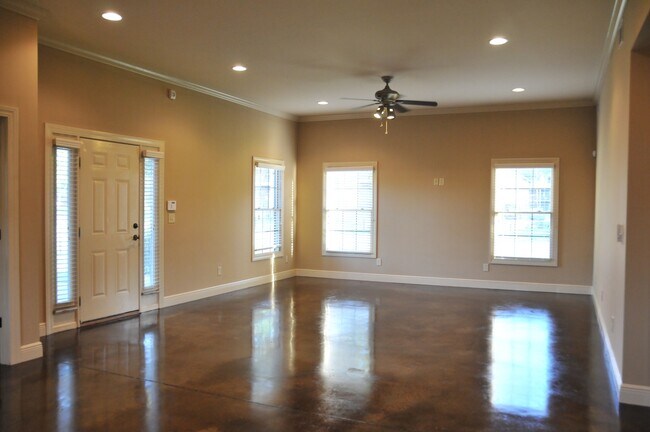 Foto del edificio - 497 Wesley Pl