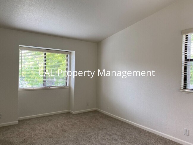 Foto del edificio - Upper-Level 2 Bed / 2 Bath Condo in Gated North Salinas Community | 932 sq ft