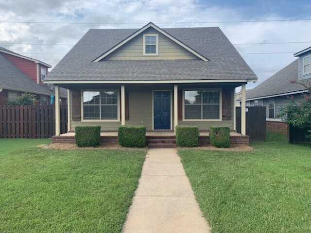 Foto del edificio - Craftsman style 3 bedroom 2 bath Home - Avail NOW!