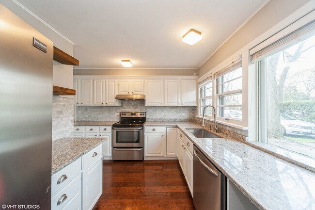 Foto del edificio - 947 Deerfield Rd