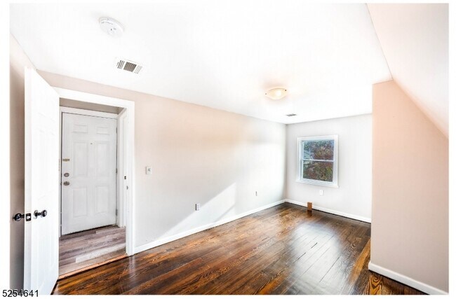 Foto del edificio - 541 N Grove St