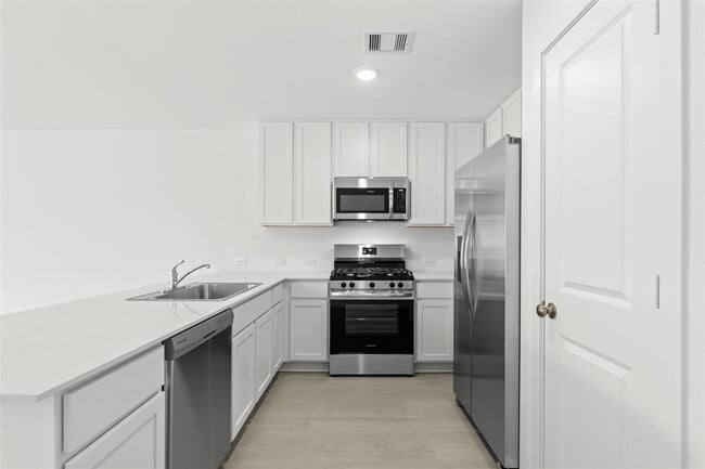 Foto del edificio - 214 Farray Frst Ln St