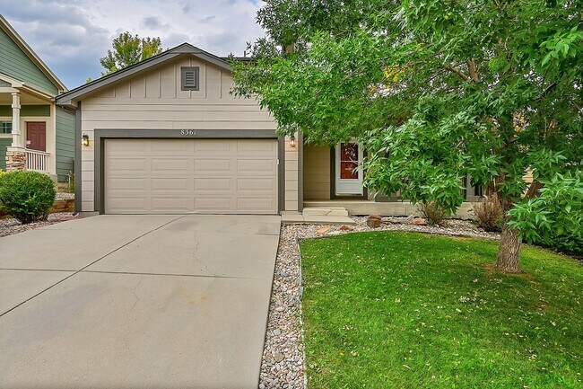 Foto del edificio - 8361 Newbury Way