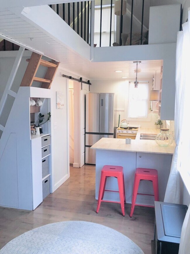 Foto del edificio - Charming 2BR House in Taylors