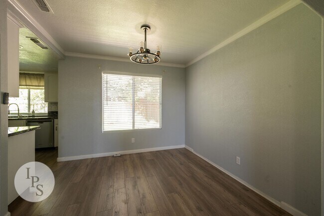 Building Photo - 9471 N Whitehouse Dr