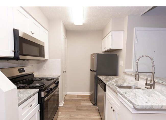 Building Photo - Well Appointment 1bdr 1bth apartment in Hampton