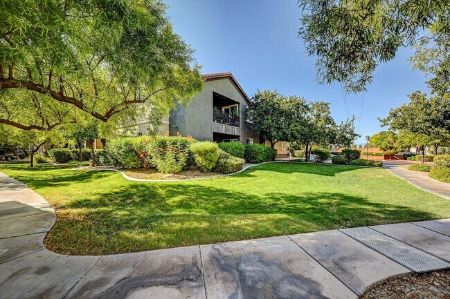 Foto del edificio - 8324 W Charleston Blvd