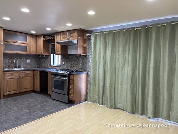 Building Photo - 1131 W Badillo St