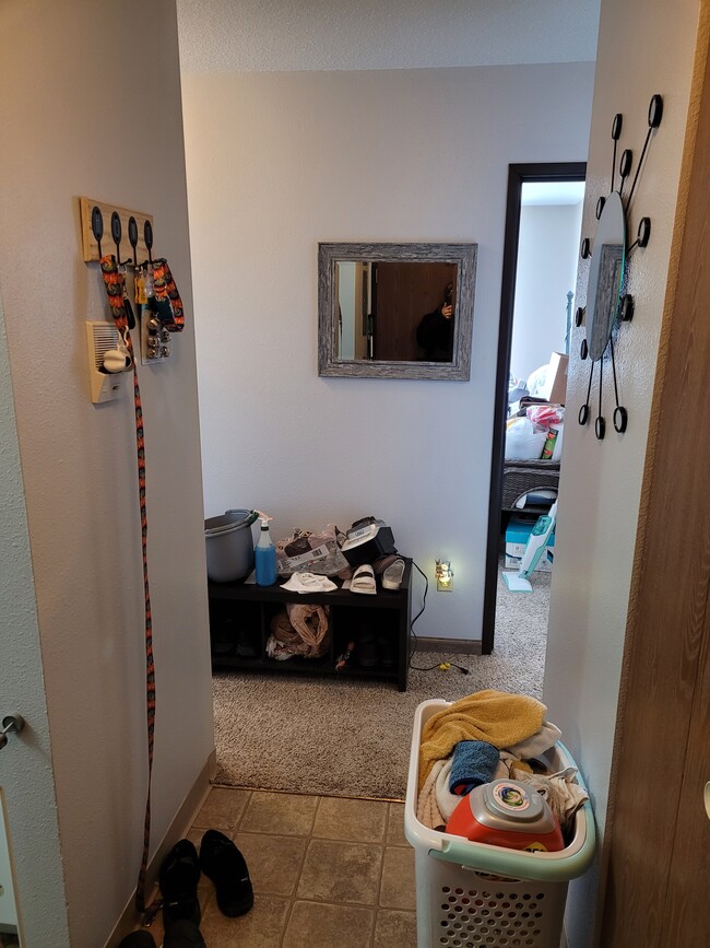 Building Photo - 341 Prairiewood Cir S