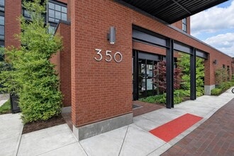 Building Photo - 350 E Short St