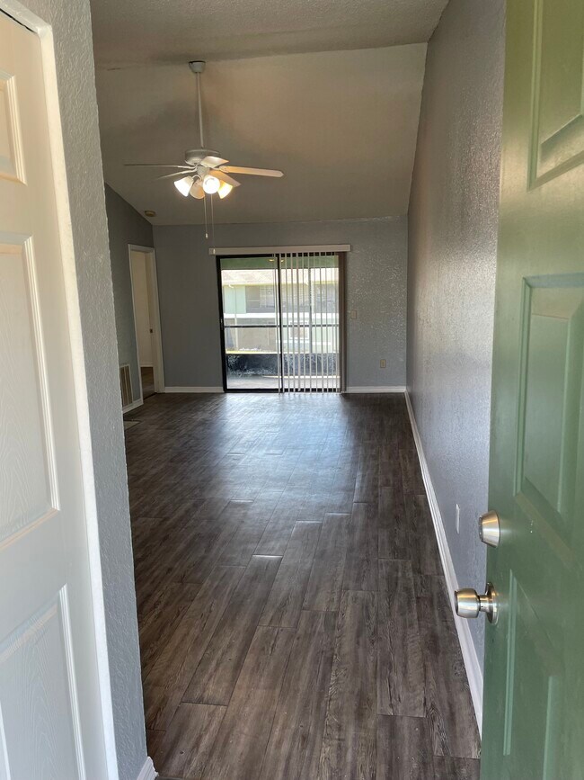 Building Photo - 536 Sun Valley Vlg