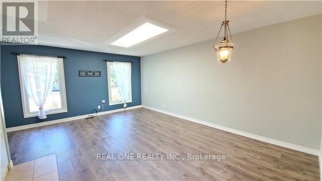 Building Photo - 133 McCraney St W