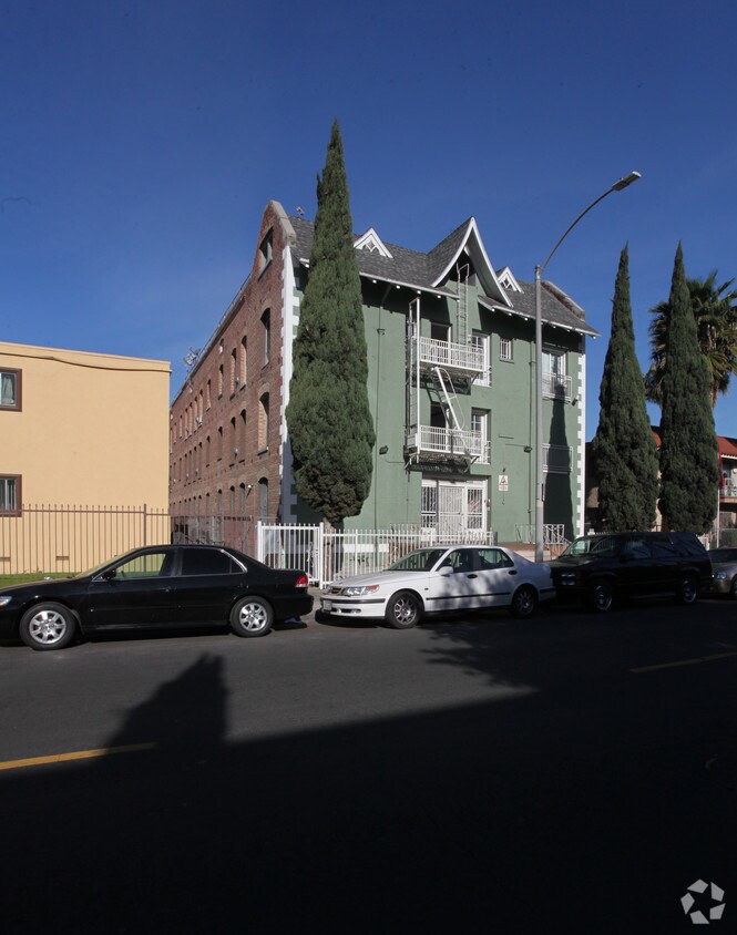 Foto principal - 823 S Bonnie Brae St