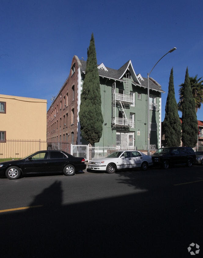 Primary Photo - 823 S Bonnie Brae St