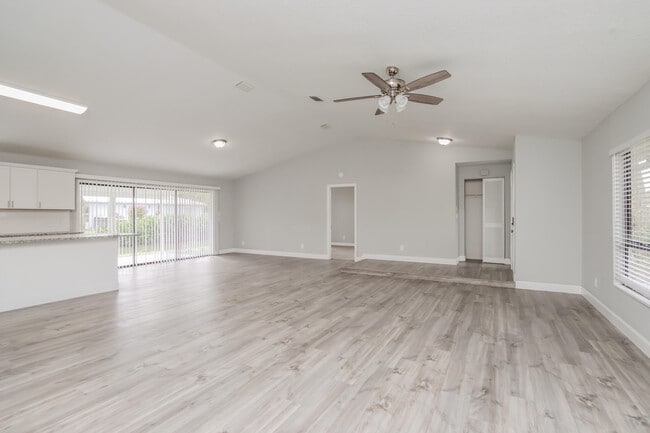 Building Photo - 1855 5th Pl