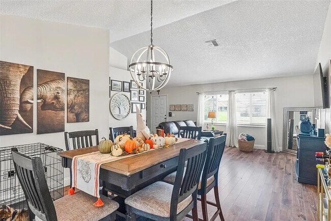 Foto del edificio - 755 Fairlawn Dr