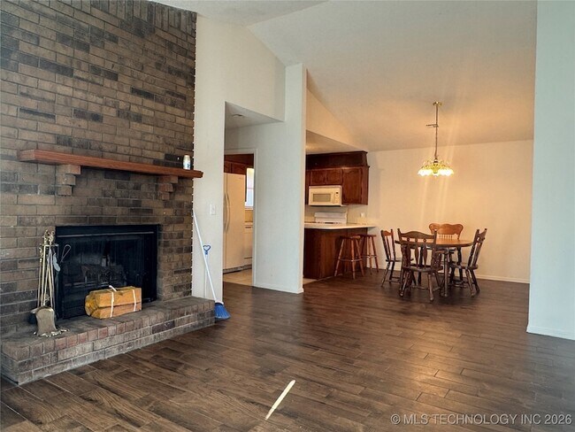 Foto del edificio - 5727 S Vancouver Ave