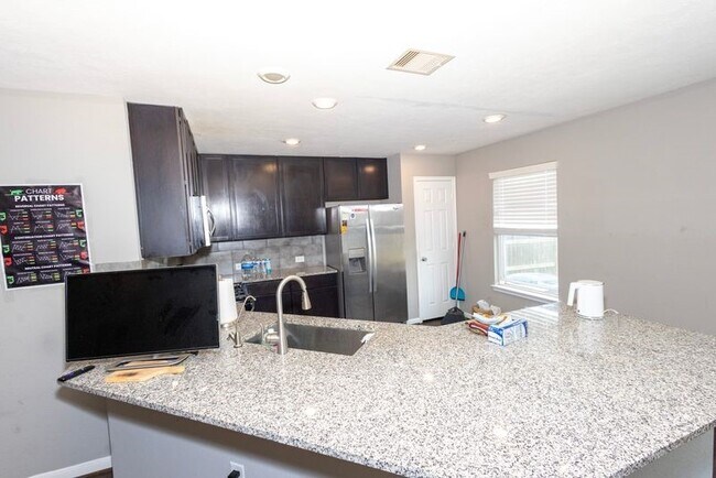 Foto del edificio - 8932 Hollister Commons Ln