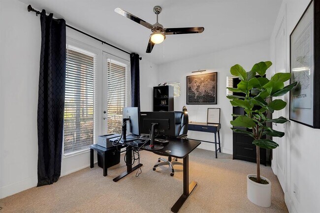 Foto del edificio - 8636 Emnora Ln