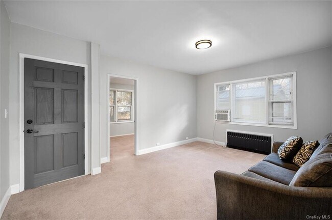 Building Photo - 208 N 8th Ave