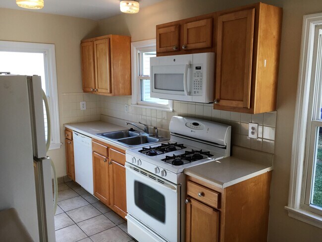 Foto del edificio - **2-BEDROOM HOME IN BEECHWOLD!!**
