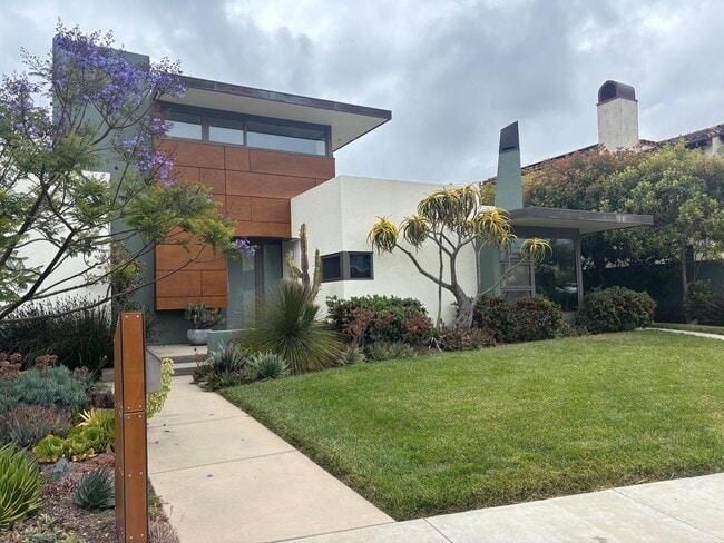 Building Photo - Mid-Century Modern 4 Bedroom Home in Carls...