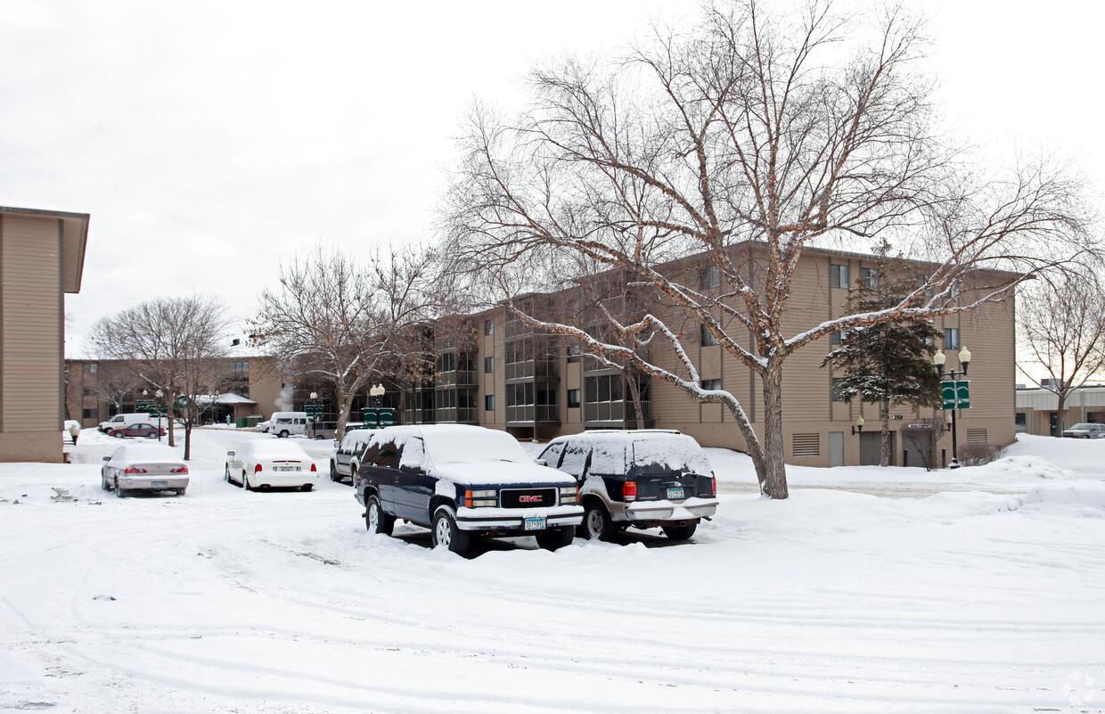 Primary Photo - Cedarwood Apartments