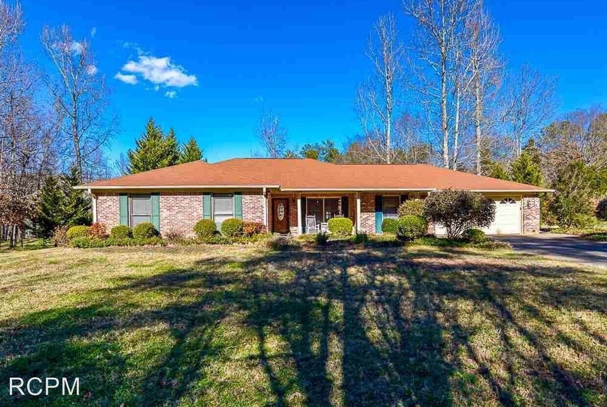 3 br, 2 bath House 156 Dogwood Drive House Rental in Laceys Spring, AL