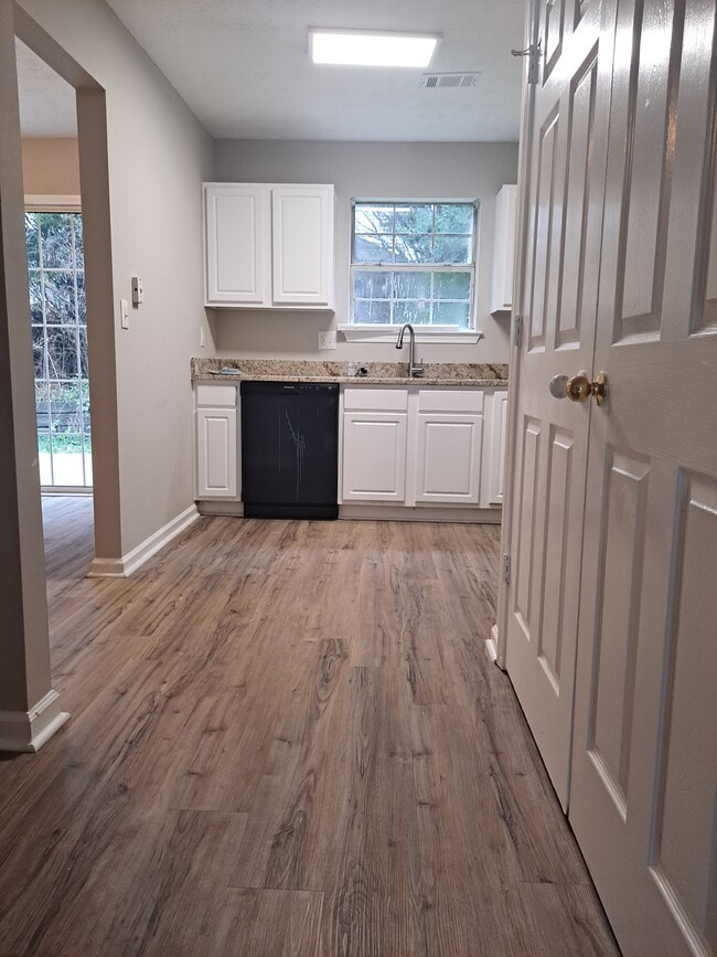 Building Photo - 8178 Wynfield Dr