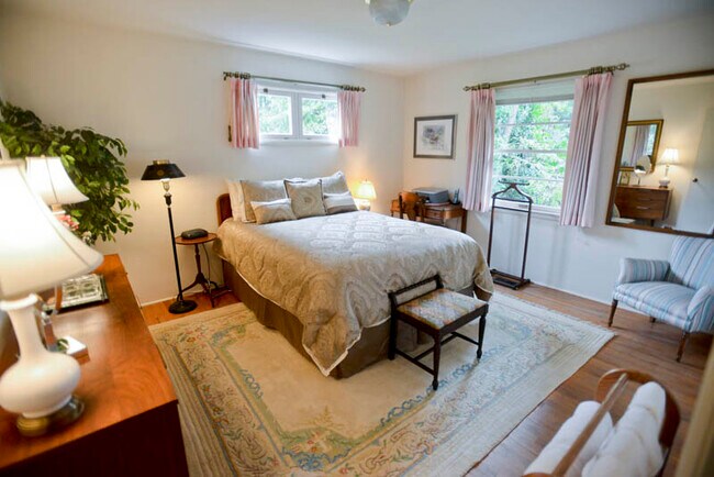 MASTER BEDROOM - 734 Elkader St