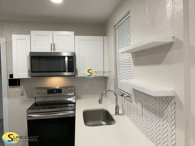 Foto del edificio - 3233 Rosselle St