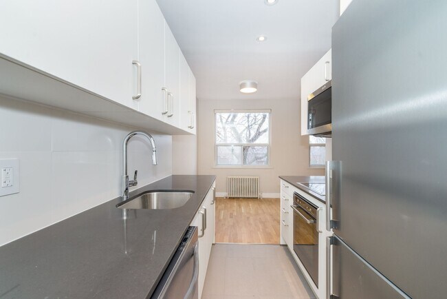 Building Photo - 12 Bater Ave