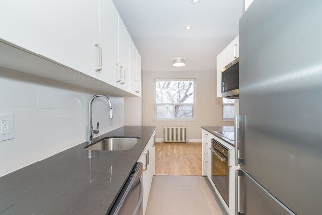 Building Photo - 12 Bater Ave