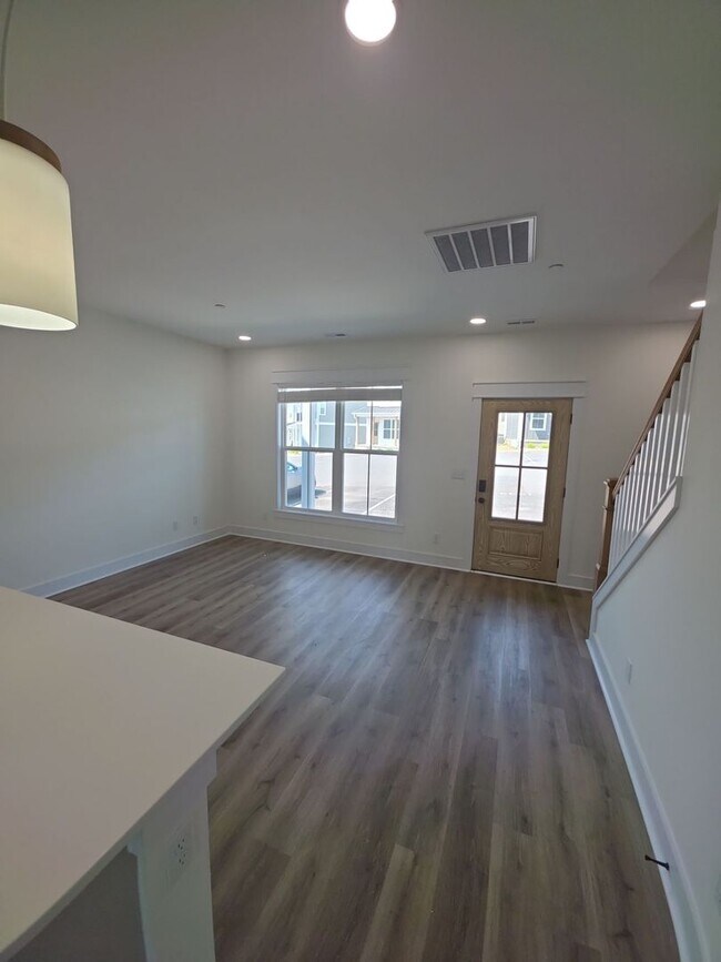 Building Photo - 3-Bedroom Highbury Townhome with Pool and Pickleball Court