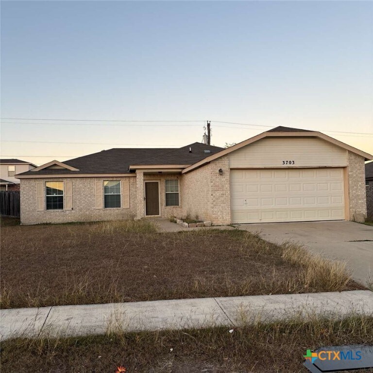 Foto principal - 3703 Fieldcrest Dr