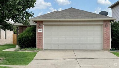 Building Photo - 5912 Ridge Lake Dr