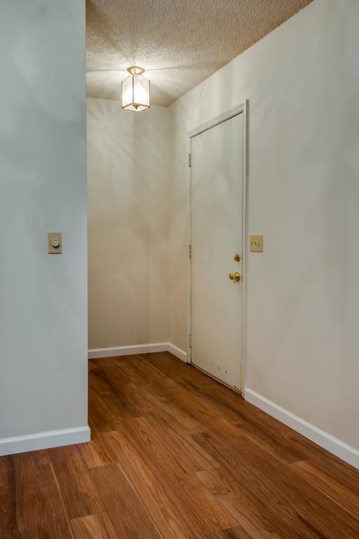 Foto del edificio - Coming soon! Nice remodel of townhouse Condo in Harbour Town. Gated complex!