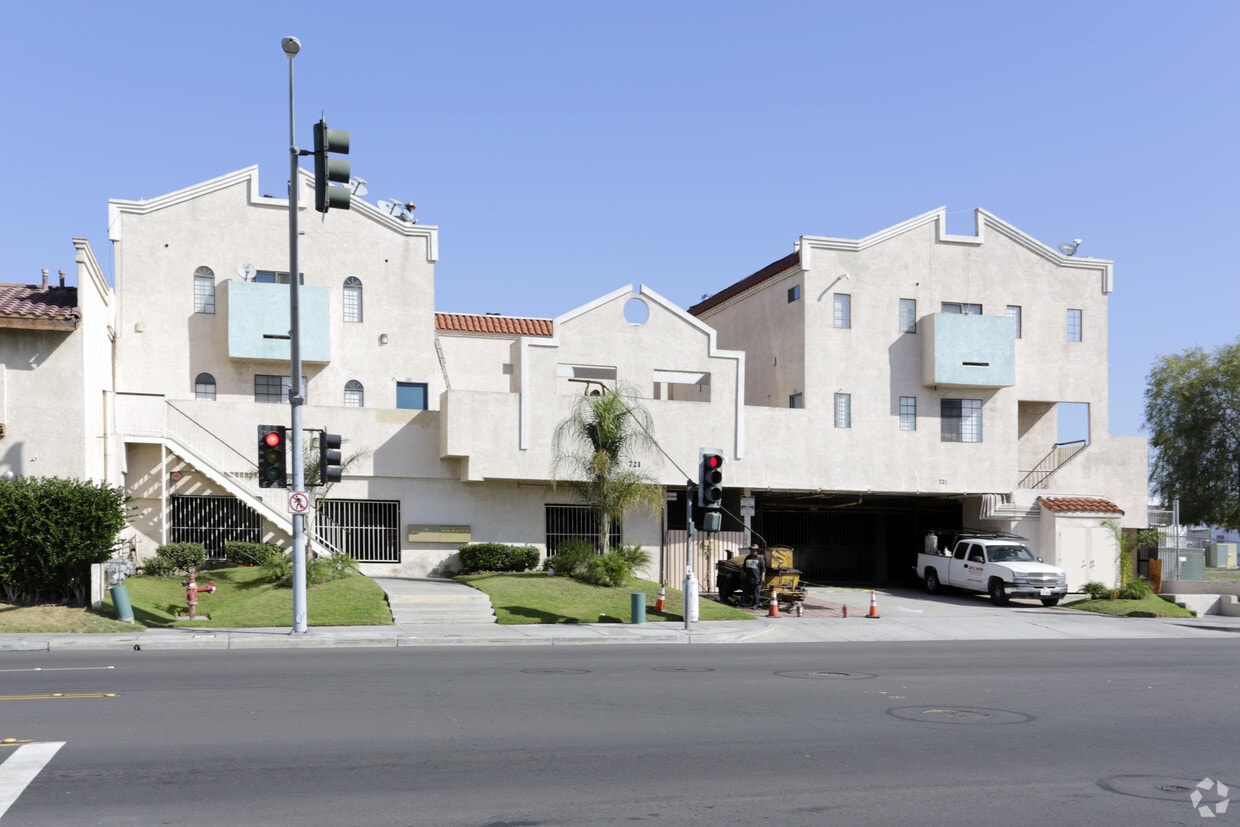 Primary Photo - 721 W La Palma Ave