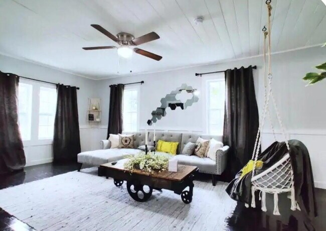 Foto del edificio - 203 Sunnyland Ext