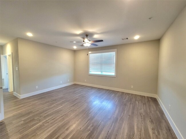 Photo - 1620 Oak Tree Dr Apartment