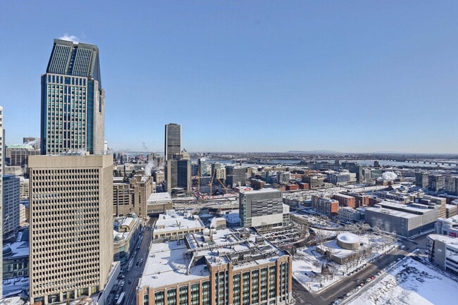 Building Photo - 1215 Rue Saint-Antoine O