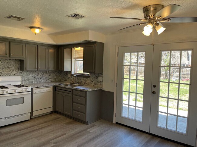 Building Photo - 3 bedroom, 1 bath with a 1 car garage home...