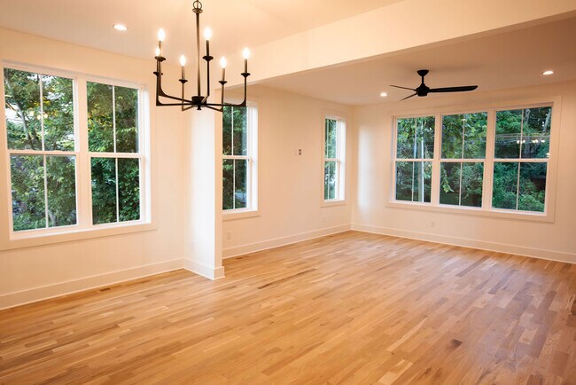 Foto del edificio - 1000 Camilla Caldwell Ln